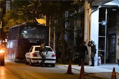 Aστυνομικός των ΜΑΤ τραυματίστηκε για να συλλάβει το οδηγό δικύκλου στη Χαριλάου Τρικούπη