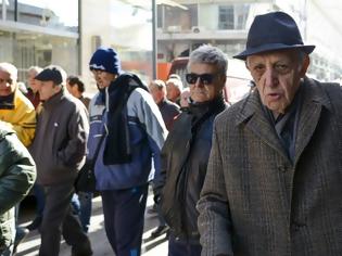 Φωτογραφία για ARD: Οι συνταξιούχοι στην Ελλάδα θα πληρώσουν το 1/3 της «13ης σύνταξης» σε φόρους