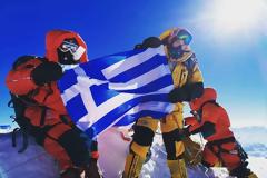 Πάτησαν στο Έβερεστ για πρώτη φορά δύο Ελληνίδες! - Ύψωσαν την γαλανόλευκη (pics)