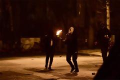 Επεισόδια στα Εξάρχεια - Κάηκε αυτοκίνητο