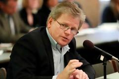 Βουλευτής έδειρε τη γυναίκα του επειδή... δεν γδύθηκε γρήγορα για να κάνουν σεξ!