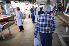 ΟΒΕ: Το 65% των Ελλήνων μόλις που τα βγάζει πέρα..