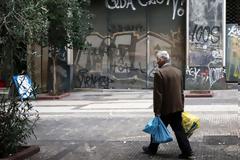 ΙΟΒΕ: Απογοητευτικά τα στοιχεία – Το 65% των Ελλήνων μόλις τα βγάζει πέρα