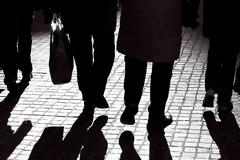 ΙΟΒΕ: Το 65% των Ελλήνων μόλις τα βγάζει πέρα