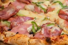 Υπάλληλος αποκαλύπτει τα 4 μυστικά που οι εταιρείες πίτσας δεν μας λένε