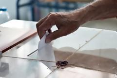 Ηλικιωμένος πέθανε την ώρα που ψήφιζε