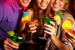 Η κίνηση που κάνει τις γυναίκες να φαίνονται σεξουαλικά διαθέσιμες