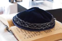 Γερμανία: Καλούν τους εβραίους να μην κυκλοφορούν δημοσίως με κιπά για να αποφεύγουν τις επιθέσεις