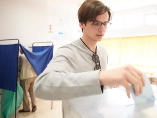 Φωτογραφία για Ο γιος του Κυριάκου Μητσοτάκη ψήφισε για πρώτη φορά