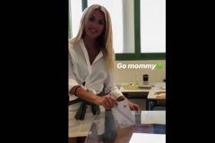 Εκλογές 2019: Η Σπυροπούλου πήγε στη Ρόδο για να ψηφίσει τη μητέρα της κι έκανε και το μπάνιο της