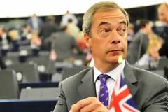 Ο Νάιτζελ Φάρατζ απαιτεί ρόλο στις συνομιλίες για το Brexit