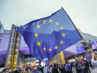 Φωτογραφία για Guardian: Πέντε πράγματα που μάθαμε από τα αποτελέσματα των Ευρωεκλογών
