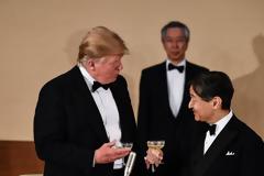 Ο Τραμπ είναι ο πρώτος ξένος ηγέτης που συναντά τον νέο αυτοκράτορα