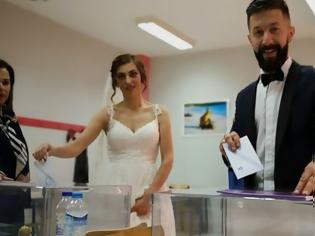 Φωτογραφία για Στα εκλογικά κέντρα θα μπορούν να παντρεύονται όσα ζευγάρια αναγκαστούν να ακυρώσουν τους γάμους τους λόγω των πρόωρων εκλογών