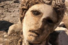 Σπουδαία ανακάλυψη στη Ρώμη: Βρήκαν μαρμάρινη κεφαλή του Διονύσου 2.000 ετών