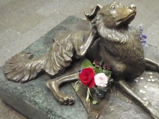 Φωτογραφία για «Συμπόνια», ένα άγαλμα για ένα σκυλάκι στο μετρό της Μόσχας