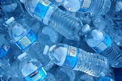 ΠΡΟΣΟΧΗ κίνδυνος υγείας: Απαγορεύεται να ξαναγεμίζουμε με νερό τα πλαστικά μπουκάλια