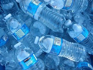 Φωτογραφία για ΠΡΟΣΟΧΗ κίνδυνος υγείας: Απαγορεύεται να ξαναγεμίζουμε με νερό τα πλαστικά μπουκάλια