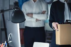 Τι αλλάζει στις απολύσεις μισθωτών με σύμβαση αόριστου χρόνου