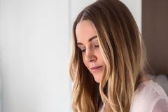 Πρώην βίγκαν μπλόγκερ τρώει πλέον κρέας γιατί έπαθε «πρόωρη εμμηνόπαυση»