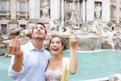 Πού πηγαίνουν τα κέρματα που ρίχνονται σε διάσημα σιντριβάνια;