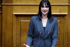 Η Έλενα Κουντουρά θέλει αίθουσα VIP για τα ταξίδια της