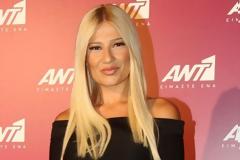 Η Φαίη υπέγραψε πριν από λίγο!