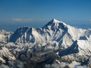 Φωτογραφία για Πού οφείλεται η απότομη αύξηση των θανάτων μεταξύ των ορειβατών που ανεβαίνουν στο όρος Έβερεστ;