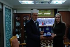 Ποια είναι η προκλητική Τσιντέμ Ασάφογλου που σάρωσε στη Θράκη