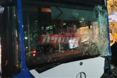 Λεωφορείο χωρίς οδηγό καταλήξε σε κολόνα