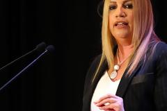 Πήρε “φόρα” και μετά το Βενιζέλο απειλεί και το Σημίτη: “Είμαι πρόεδρος και δεν δίνω λογαριασμό σε κανένα”