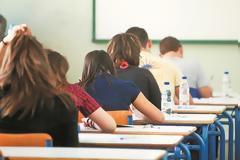 Πανελλήνιες εξετάσεις: Πηγή άγχους για όλη την οικογένεια – Τι πρέπει να κάνει ο γονέας;