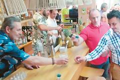 Ο Καμμένος άνοιξε μπαρ, κλείνει το κόμμα;