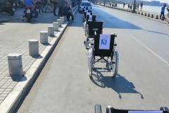 Δράση διαμαρτυρίας με αναπηρικά αμαξίδια για την παράνομη στάθμευση σε θέσεις ΑμεΑ