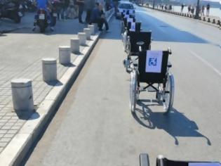 Φωτογραφία για Δράση διαμαρτυρίας με αναπηρικά αμαξίδια για την παράνομη στάθμευση σε θέσεις ΑμεΑ
