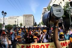 Δεύτεροι οι Έλληνες σε δυσαρέσκεια για το πώς λειτουργεί η Δημοκρατία