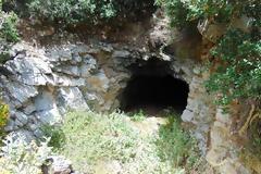 Οι ξεχασμένες σήραγγες του Υμηττού και η σχέση με την Πεντέλη