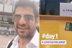 Ο Αλέξης Γεωργούλης, κατενθουσιασμένος, στην τοποθεσία Βρυξέλλες