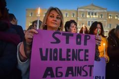 Συγκέντρωση στη Βουλή για τον νέο Ποινικό Κώδικα: «Κάνει τον βιασμό πλημμέλημα»