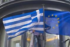 Κόλαφος η έκθεση Κομισιόν για την Ελλάδα: Υπεράριθμοι οι Δημ.υπάλληλοι - κίνδυνος οι νέες παροχές