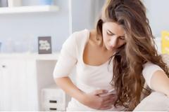 Παίρνετε αντιβιοτικά; Προφυλαχτείτε από φουσκώματα, διάρροιες, αφυδάτωση, κακοσμία, πονοκεφάλους