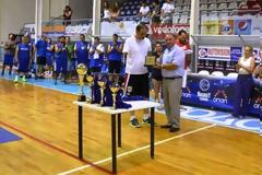 ΠΑΡΑΔΕΙΓΜΑ ΠΡΟΣ ΜΙΜΗΣΗ: Ροδίτης παίζει μπάσκετ με ένα χέρι!