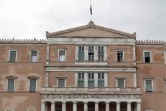 Κοροϊδία με τα μέτρα για τη μεσαία τάξη: Τα ακυρώνουν τελευταία στιγμή