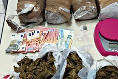 Κως: Βρήκαν 3 κιλά χασίς μέσα στο μαγαζί του!