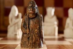 Πολύτιμο μεσαιωνικό πιόνι από σκάκι που ήταν... ξεχασμένο για 200 χρόνια σε συρτάρι