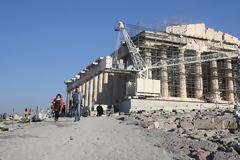 Σήκωσαν στα χέρια μαθητή από τη Θεσσαλονίκη για να δεί την Ακρόπολη