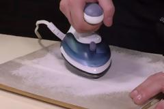 Απίστευτο: Σιδερώνει το αλάτι – Δείτε τι πετυχαίνει! (ΒΙΝΤΕΟ)