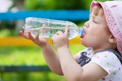 Ερευνα σοκ! Καταπίνουμε και εισπνέουμε έως και 121.000 μικροπλαστικά ετησίως