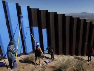 Φωτογραφία για Αμερικανοί στρατιώτες θα βάψουν το τείχος στα σύνορα με το Μεξικό..