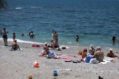 Το καλοκαίρι έφτασε - «Κολλημένος» πάνω από τους 30 βαθμούς ο υδράργυρος το τριήμερο